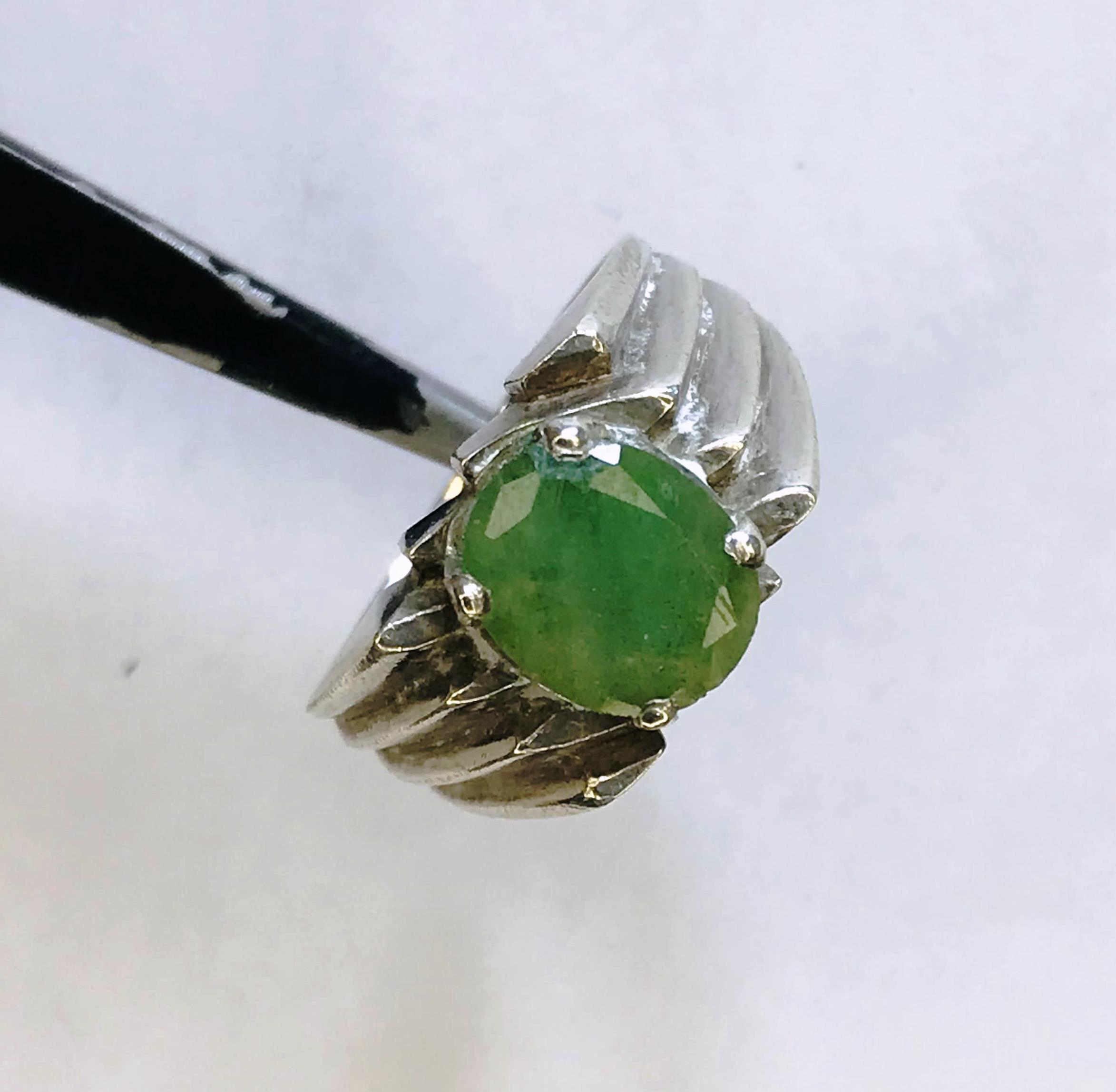 emerald stone ring